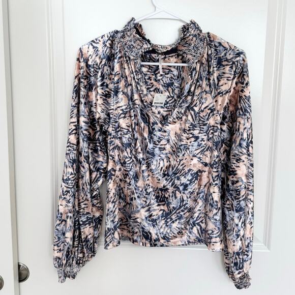 NWT Free People Go Get Em Crushed Velvet Tiger Print V-Neck Balloon Sleeve Top S - Picture 3 of 7